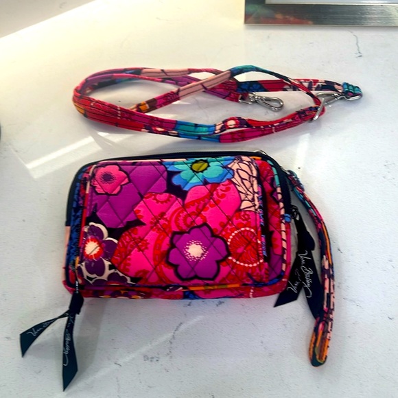 Vera Bradley crossbody bag/ wristlet w detachable straps - Picture 3 of 11